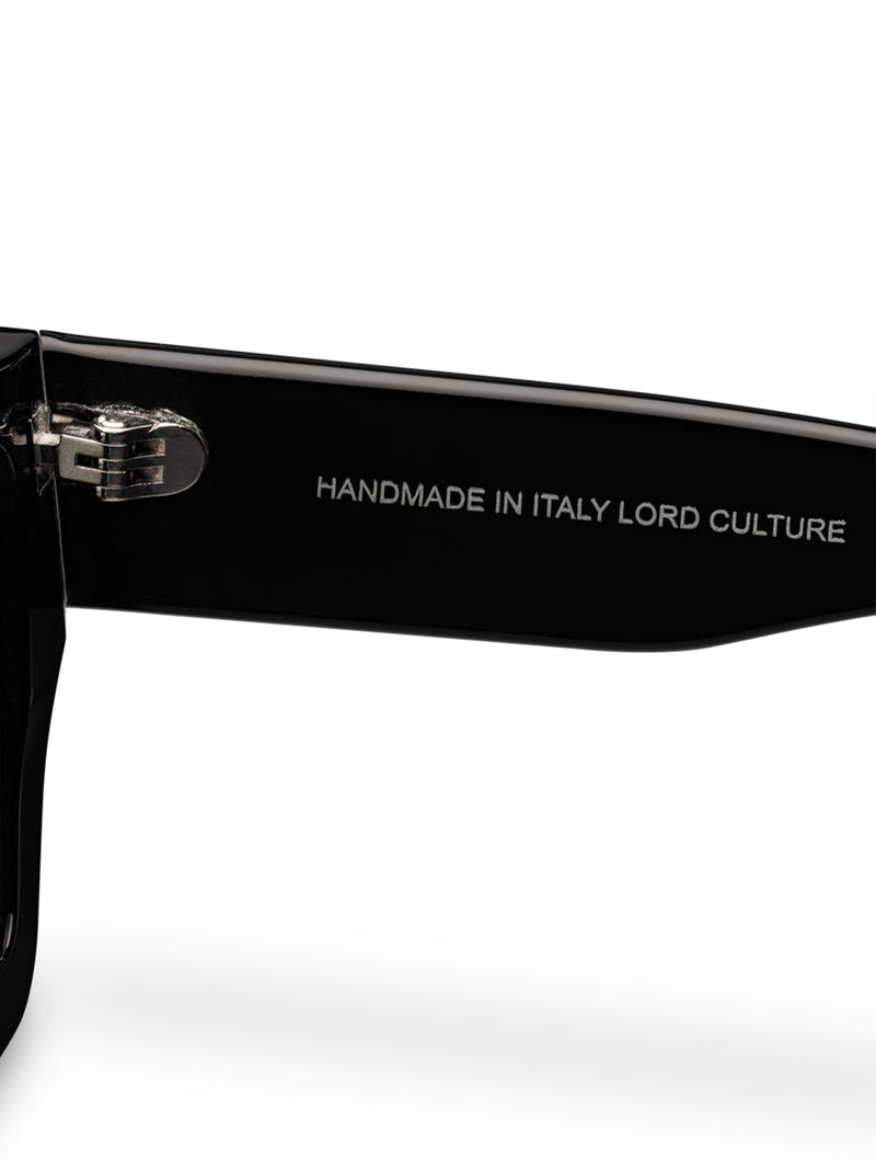 BLACK & BLUE SUNGLASSES